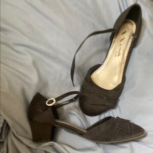 Nina Black Pointed-Toe Slingback Heels